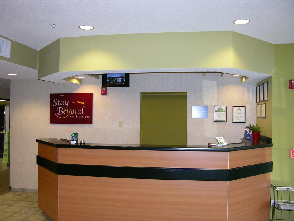 Stay Beyond Inn & Suites Elma Екстериор снимка