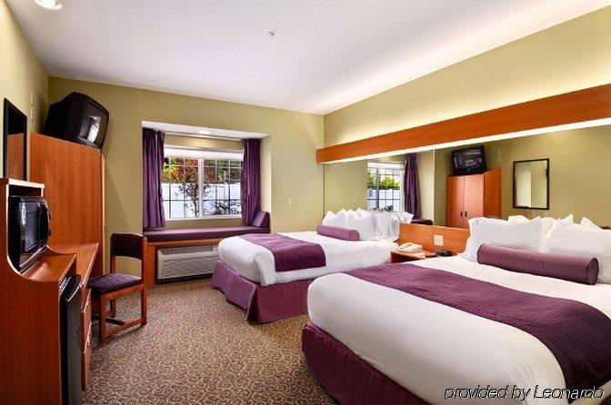 Stay Beyond Inn & Suites Elma Стая снимка