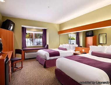 Stay Beyond Inn & Suites Elma Екстериор снимка